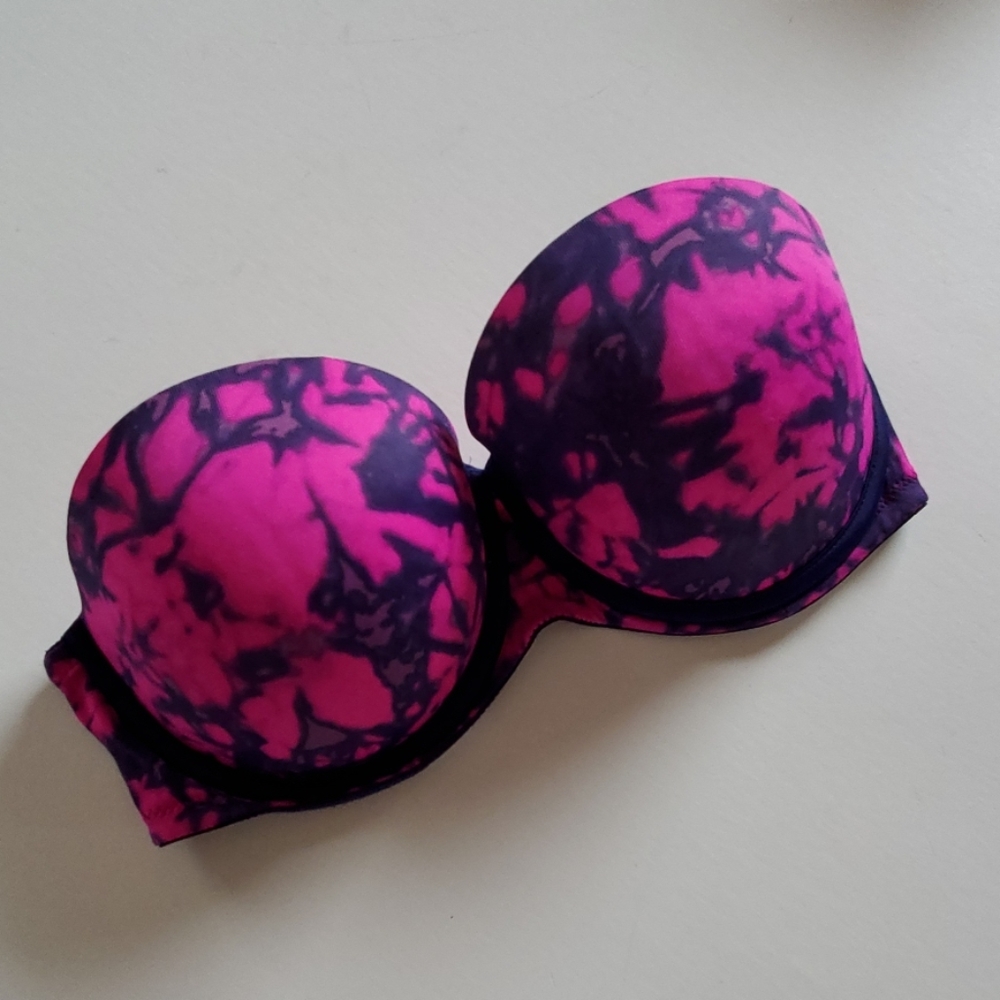 Pink Victoria's Secret strapless bra size …